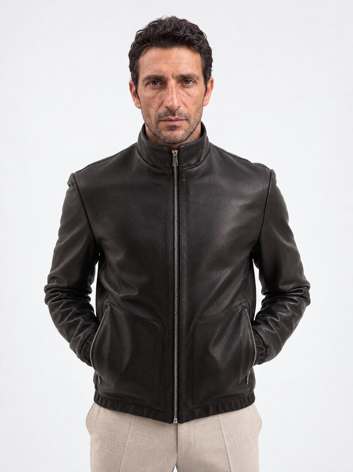 Siyah Deri Tayyare Bomber, önden görünüm