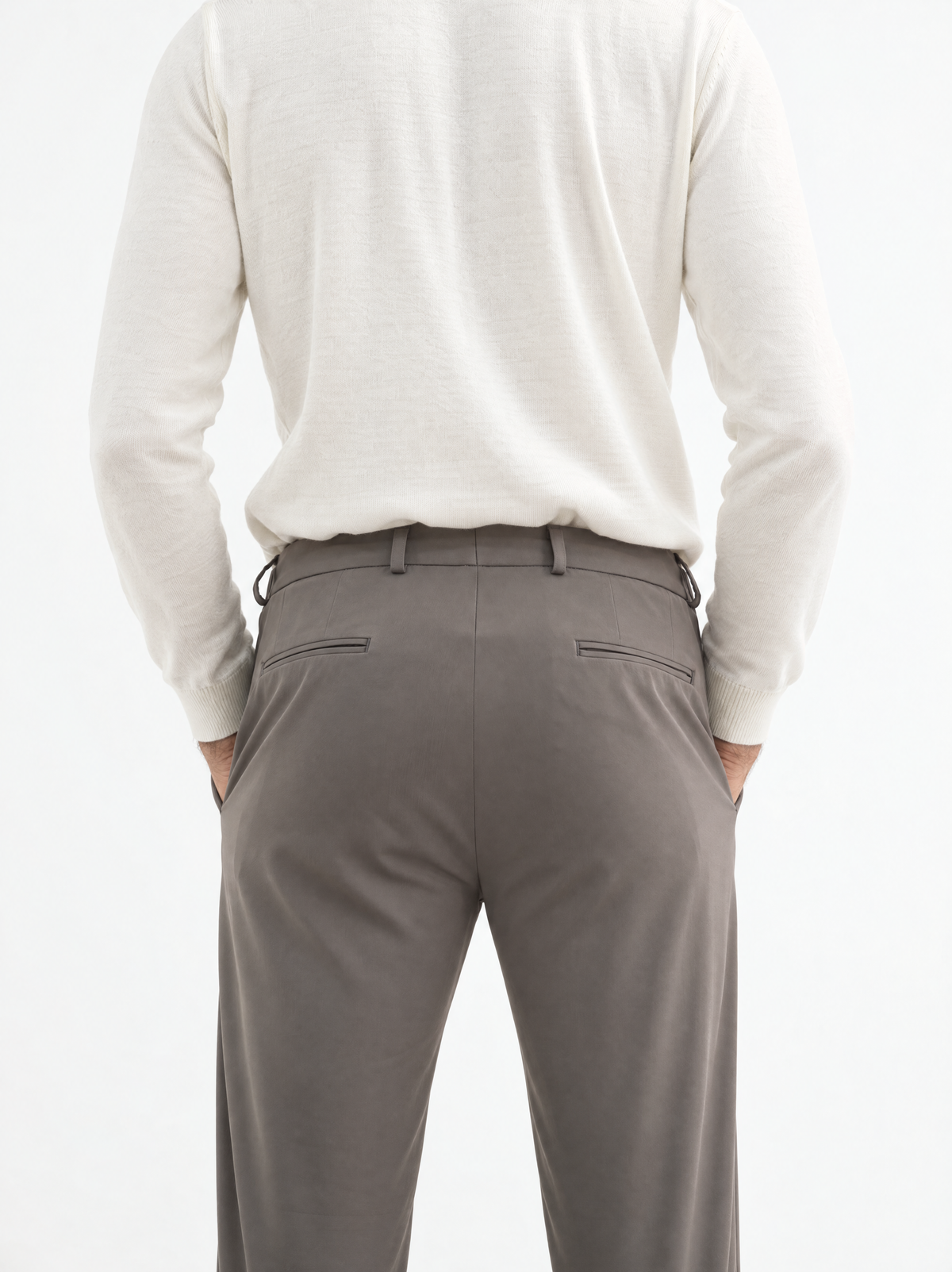 Gri Tailored Jogger, arkadan görünüm