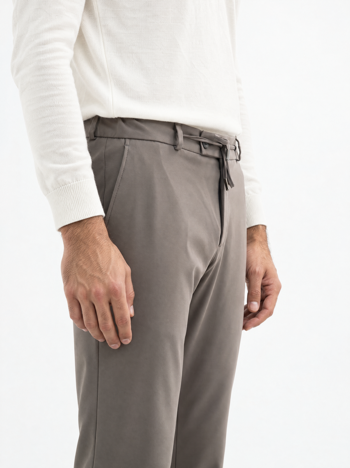 Gri Tailored Jogger, yandan görünüm