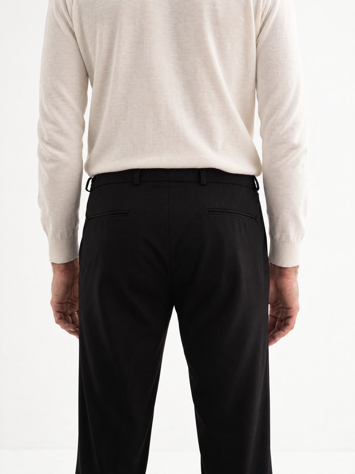 Siyah Tailored Jogger, arkadan görünüm