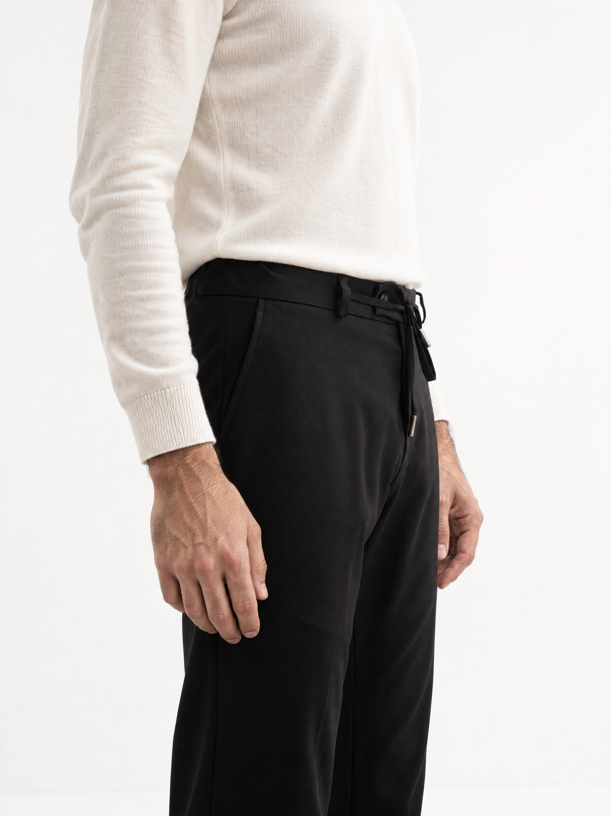 Siyah Tailored Jogger, yandan görünüm
